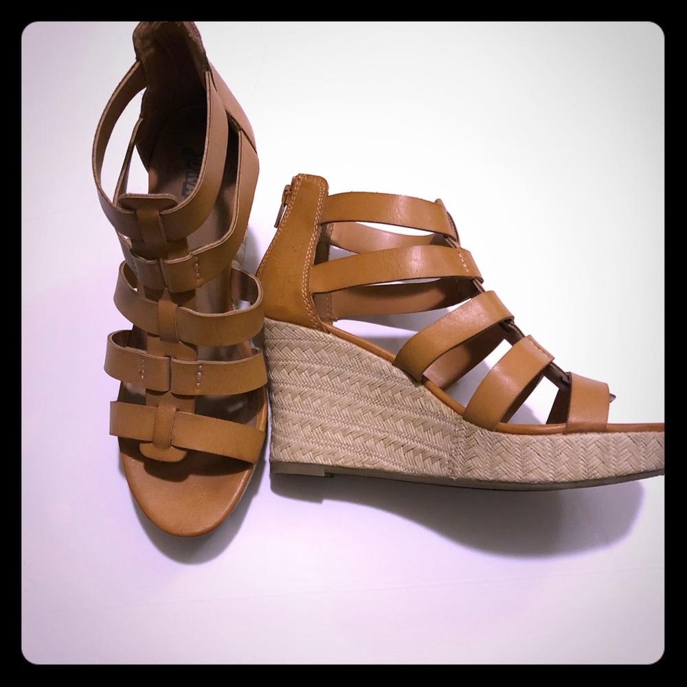 Tan wedges